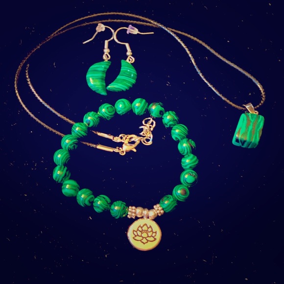 Stunning Necklace set using real stones!! - Picture 2 of 2